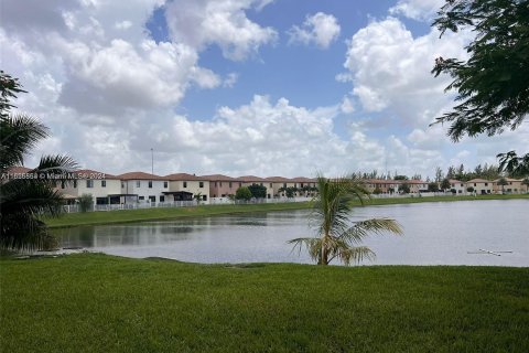 Townhouse in Hialeah, Florida 3 bedrooms, 147.9 sq.m. № 1355211 - photo 19