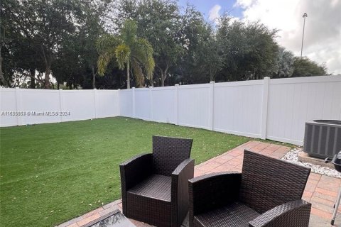 Townhouse in Hialeah, Florida 3 bedrooms, 147.9 sq.m. № 1355211 - photo 6