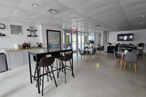 Apartamento en alquiler en Miami, Florida, 1 dormitorio, 58.53 m2 № 1355214 - foto 3