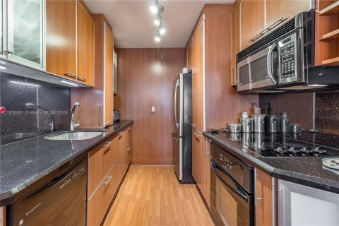 Condo in Miami Beach, Florida, 1 bedroom  № 1355209 - photo 1