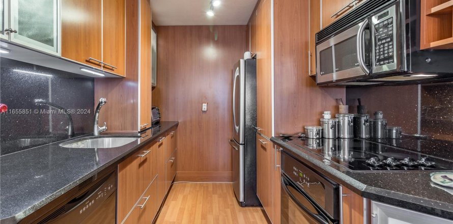 Condo in Miami Beach, Florida, 1 bedroom  № 1355209