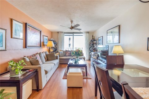 Condo in Miami Beach, Florida, 1 bedroom  № 1355209 - photo 2