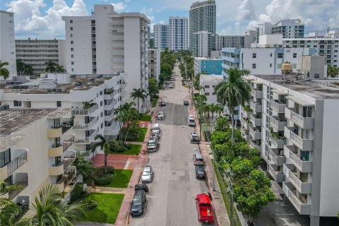 Condominio en venta en Miami Beach, Florida, 1 dormitorio, 74.79 m2 № 1355209 - foto 10