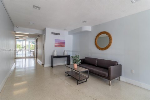 Condo in Miami Beach, Florida, 1 bedroom  № 1355209 - photo 23