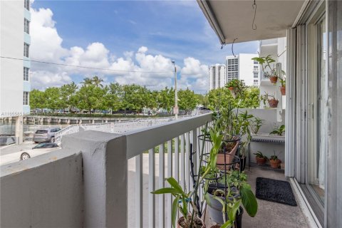 Condo in Miami Beach, Florida, 1 bedroom  № 1355209 - photo 6