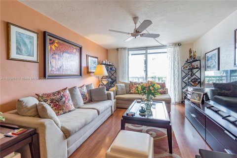 Condo in Miami Beach, Florida, 1 bedroom  № 1355209 - photo 14