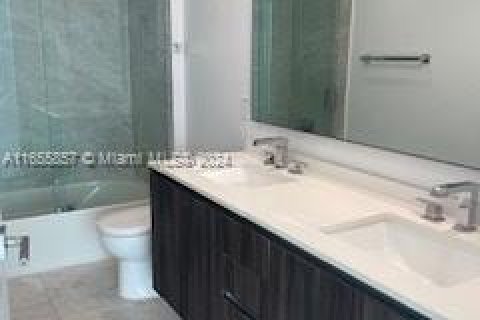 Condo in Miami, Florida, 2 bedrooms  № 1355213 - photo 16