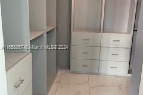 Condo in Miami, Florida, 2 bedrooms  № 1355213 - photo 22