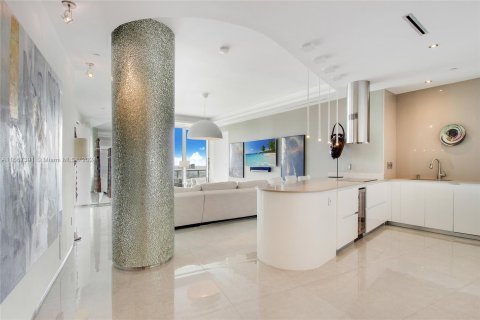 Condo in Miami Beach, Florida, 2 bedrooms  № 1382028 - photo 3