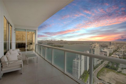 Condo in Miami Beach, Florida, 2 bedrooms  № 1382028 - photo 1