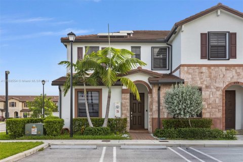 Villa ou maison à vendre à Hialeah, Floride: 3 chambres, 123.75 m2 № 1381932 - photo 2