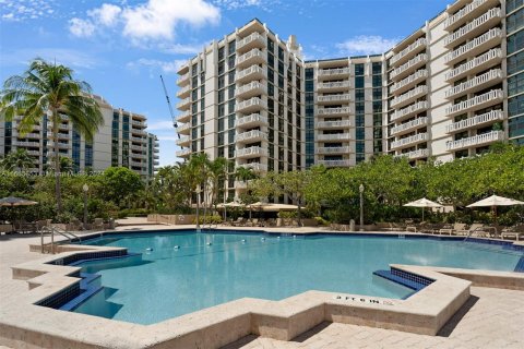 Condo in Key Biscayne, Florida, 2 bedrooms  № 1381980 - photo 25