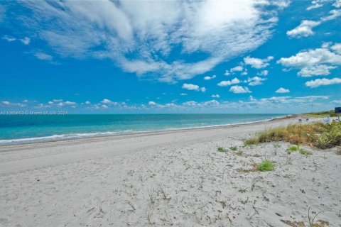 Condo in Key Biscayne, Florida, 2 bedrooms  № 1381980 - photo 2