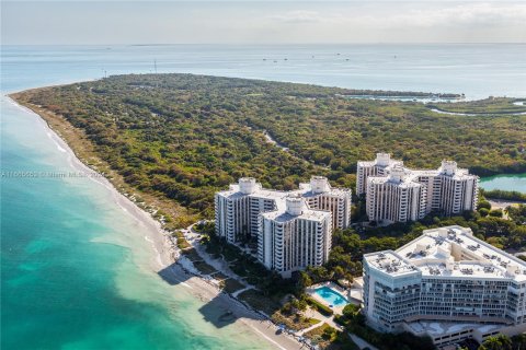 Condo in Key Biscayne, Florida, 2 bedrooms  № 1381980 - photo 10