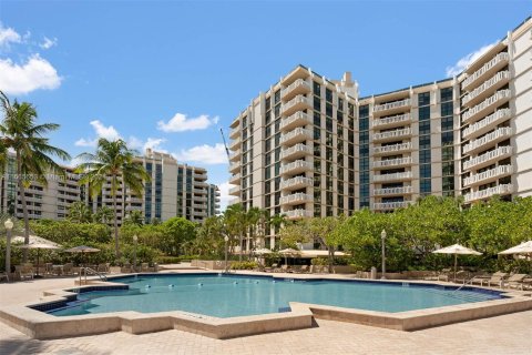 Condo in Key Biscayne, Florida, 2 bedrooms  № 1381980 - photo 24