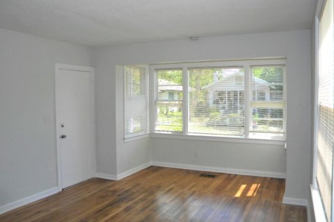 Immobilier commercial à vendre à Jacksonville, Floride: 4 chambres, 269.04 m2 № 868041 - photo 2