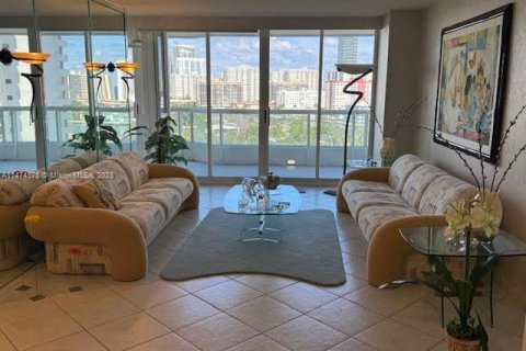 Condominio en venta en Aventura, Florida, 3 dormitorios, 157.93 m2 № 785292 - foto 4