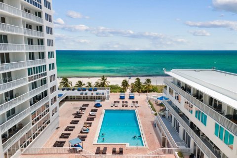 Condo in Miami Beach, Florida, 1 bedroom  № 1188941 - photo 16