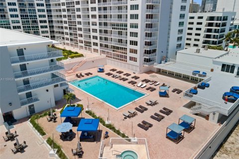 Condo in Miami Beach, Florida, 1 bedroom  № 1188941 - photo 15