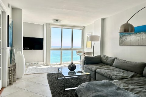 Condo in Miami Beach, Florida, 1 bedroom  № 1188941 - photo 2