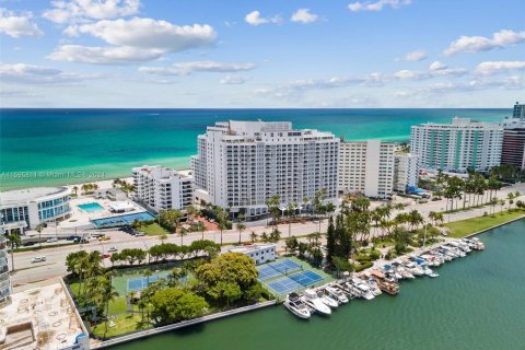 Condo in Miami Beach, Florida, 1 bedroom  № 1188941 - photo 27