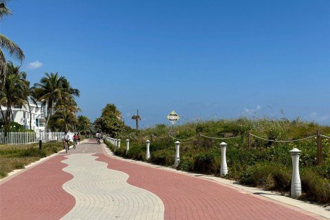 Condo in Miami Beach, Florida, 1 bedroom  № 1188941 - photo 22