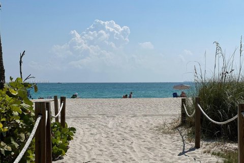 Condo in Miami Beach, Florida, 1 bedroom  № 1188941 - photo 21