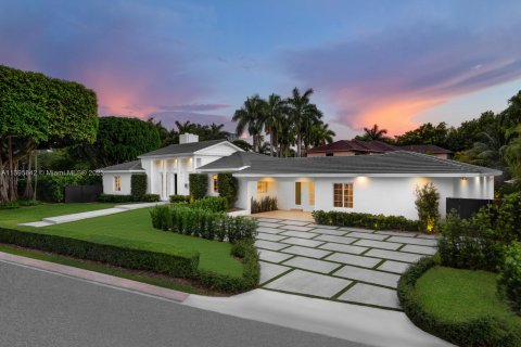 Villa ou maison à vendre à Miami, Floride: 5 chambres, 402.64 m2 № 535722 - photo 2