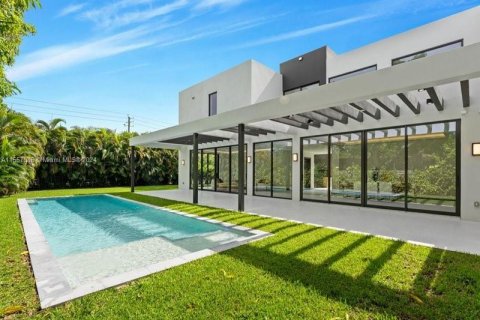 House in Miami, Florida 7 bedrooms, 511.06 sq.m. № 1078540 - photo 20