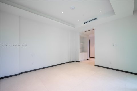 Casa en venta en Miami, Florida, 7 dormitorios, 511.06 m2 № 1078540 - foto 16