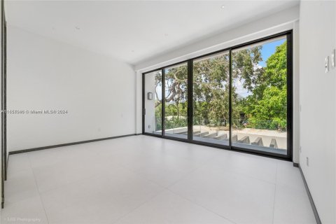 Casa en venta en Miami, Florida, 7 dormitorios, 511.06 m2 № 1078540 - foto 19