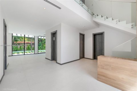 Casa en venta en Miami, Florida, 7 dormitorios, 511.06 m2 № 1078540 - foto 12