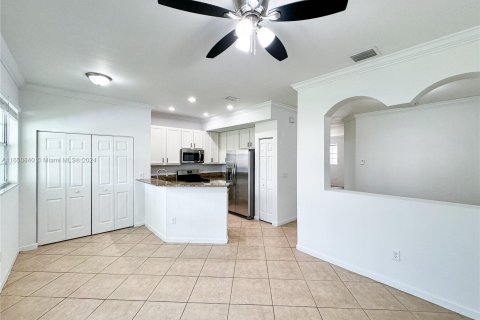 Townhouse in Homestead, Florida 4 bedrooms, 147.9 sq.m. № 1358566 - photo 10