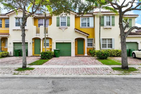 Touwnhouse à louer à Homestead, Floride: 4 chambres, 147.9 m2 № 1358566 - photo 1