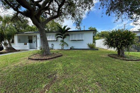 Villa ou maison à louer à Cutler Bay, Floride: 3 chambres, 176.24 m2 № 1358609 - photo 16