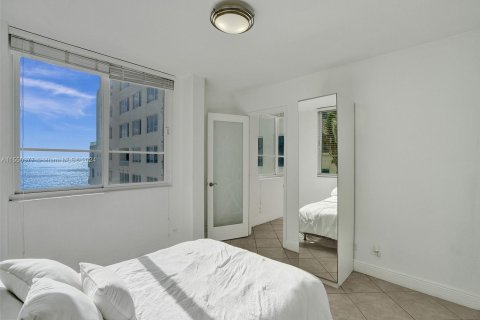 Condo in Miami Beach, Florida, 2 bedrooms  № 1099484 - photo 14