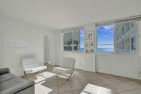 Condo in Miami Beach, Florida, 2 bedrooms  № 1099484 - photo 5