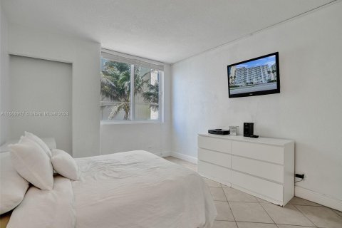 Condo in Miami Beach, Florida, 2 bedrooms  № 1099484 - photo 21