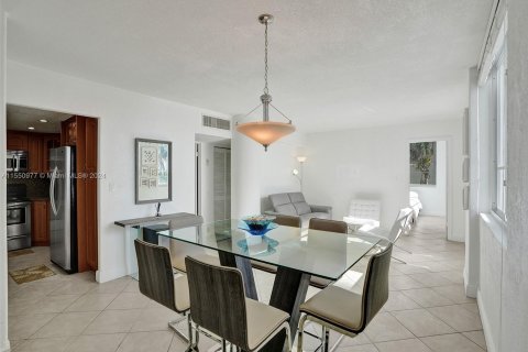 Condo in Miami Beach, Florida, 2 bedrooms  № 1099484 - photo 6