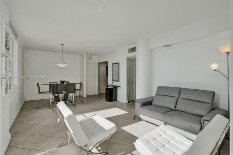 Condo in Miami Beach, Florida, 2 bedrooms  № 1099484 - photo 4