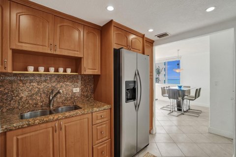 Condo in Miami Beach, Florida, 2 bedrooms  № 1099484 - photo 9