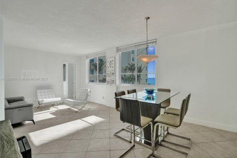 Condo in Miami Beach, Florida, 2 bedrooms  № 1099484 - photo 2