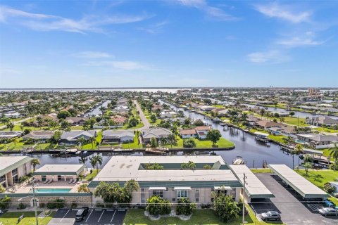 Condo in Cape Coral, Florida, 1 bedroom  № 1339347 - photo 3