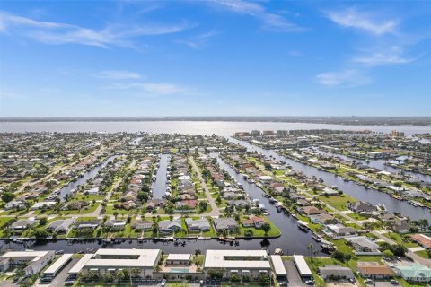 Condo in Cape Coral, Florida, 1 bedroom  № 1339347 - photo 1