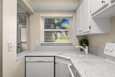 Copropriété à vendre à Cape Coral, Floride: 1 chambre, 88.63 m2 № 1339347 - photo 15