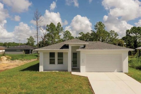 House in Lehigh Acres, Florida 3 bedrooms, 130.62 sq.m. № 875824 - photo 1