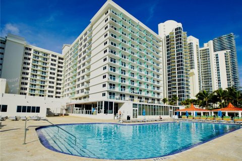 Studio in the Condo in Sunny Isles Beach, Florida  № 873442 - photo 1