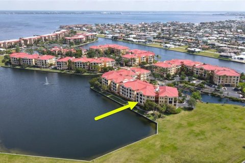 Copropriété à vendre à Punta Gorda, Floride: 2 chambres, 195.65 m2 № 1107041 - photo 1