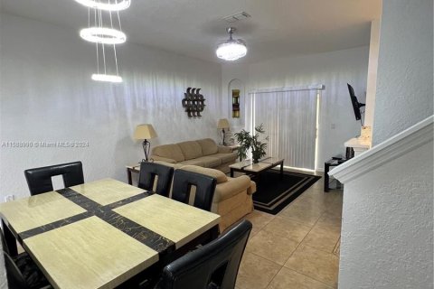 Copropriété à vendre à Davenport, Floride: 3 chambres, 138.61 m2 № 1177853 - photo 3