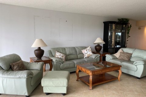 Condo in Pompano Beach, Florida, 2 bedrooms  № 1017067 - photo 17